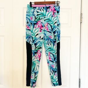 Lilly Pulitzer Luxletic Weekender Floral  Leggings with Black Accents size M